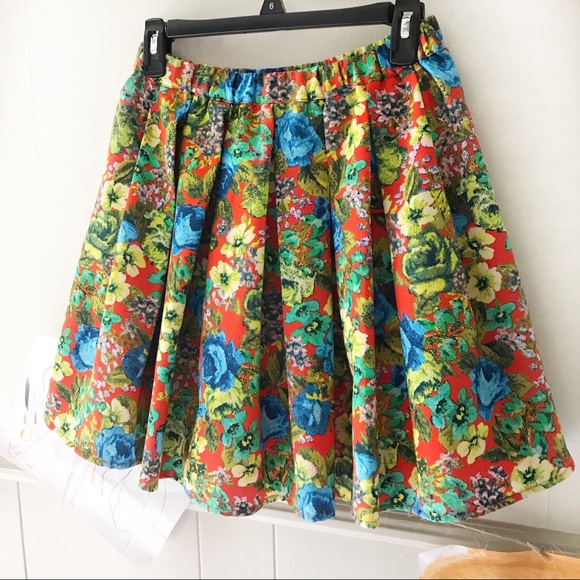 SOLD! 🌺 Sz M Sugar Lips Floral Skirt - Picture 1 of 7